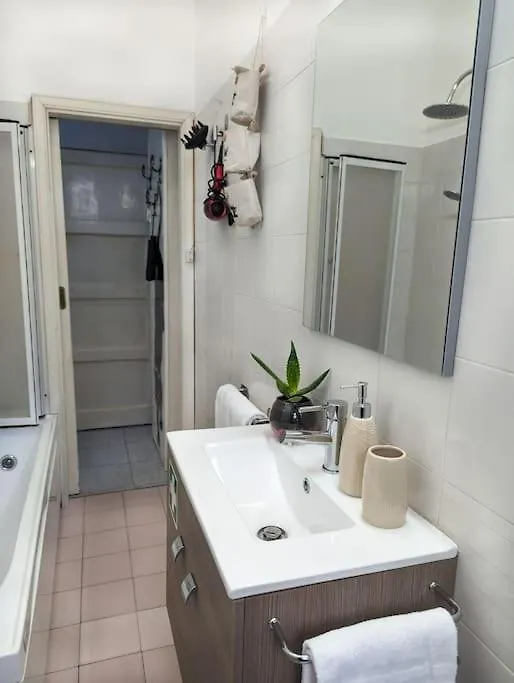 Binario 22 Apartment Bologna 0*,  Italy
